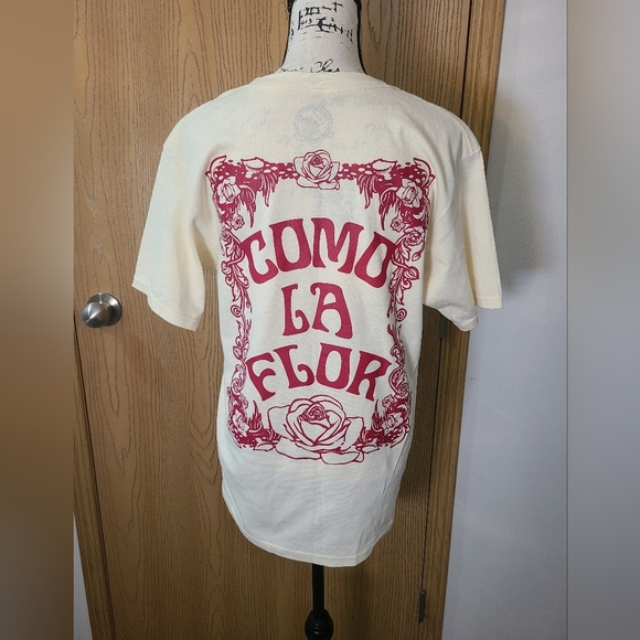 Selena Como la Flor rose face Graphic T-shirt - Picture 2 of 2
